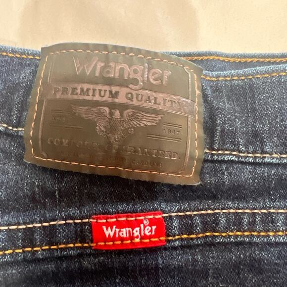 Men’s Wrangler Relaxed Boot Jeans size 33x32 - Picture 9 of 9